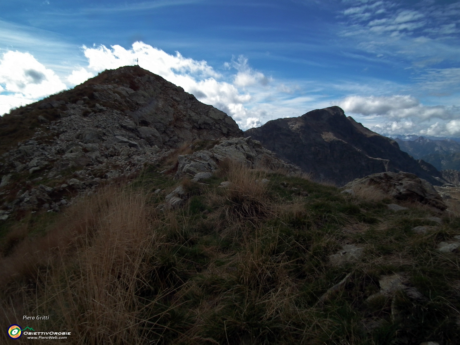 30 cima del Madonnino e oltre il Cabianca.JPG